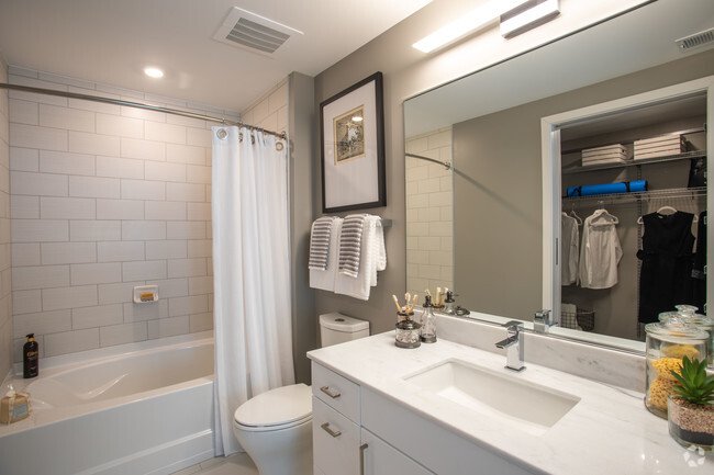 CHARMING 1 BED/1 BATH APARTMENT IN DOWNTOWN BETHESDA