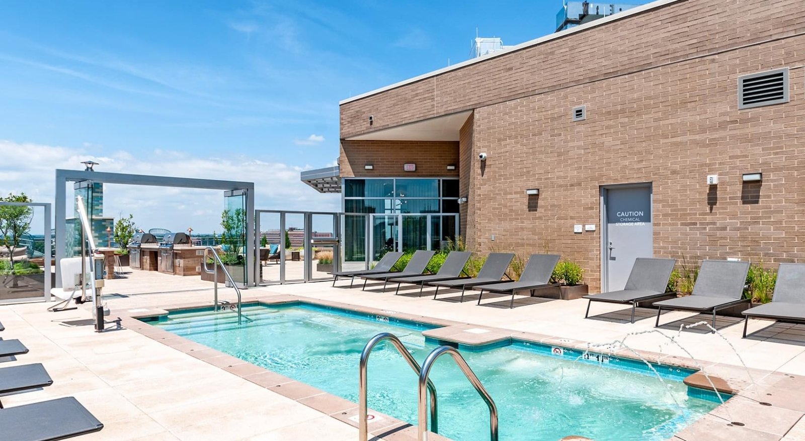 CHARMING 1 BED/1 BATH APARTMENT IN DOWNTOWN BETHESDA