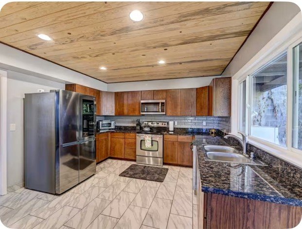 Hilltop Home with Hot Tub
