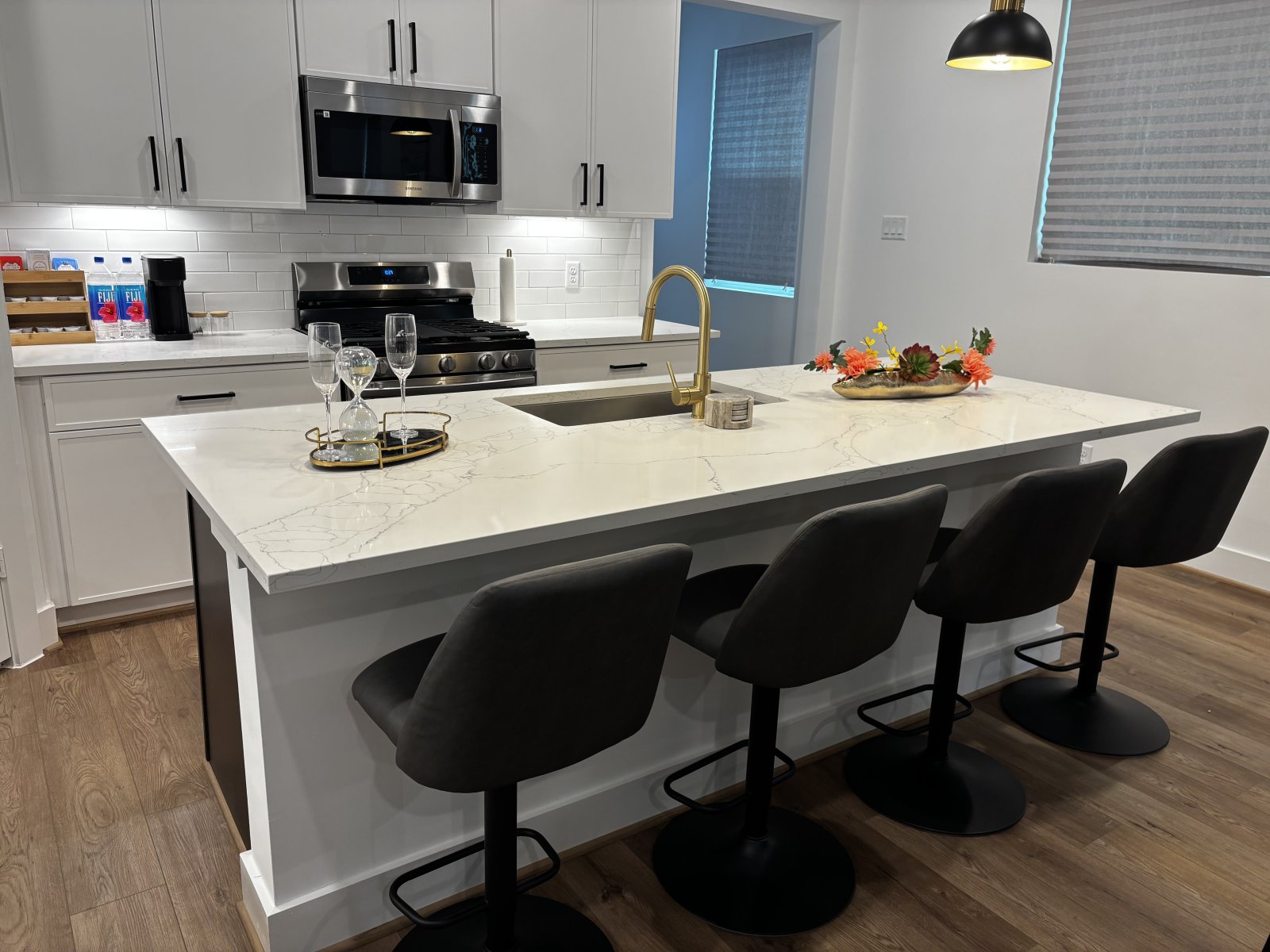 Breakfast/dinner station