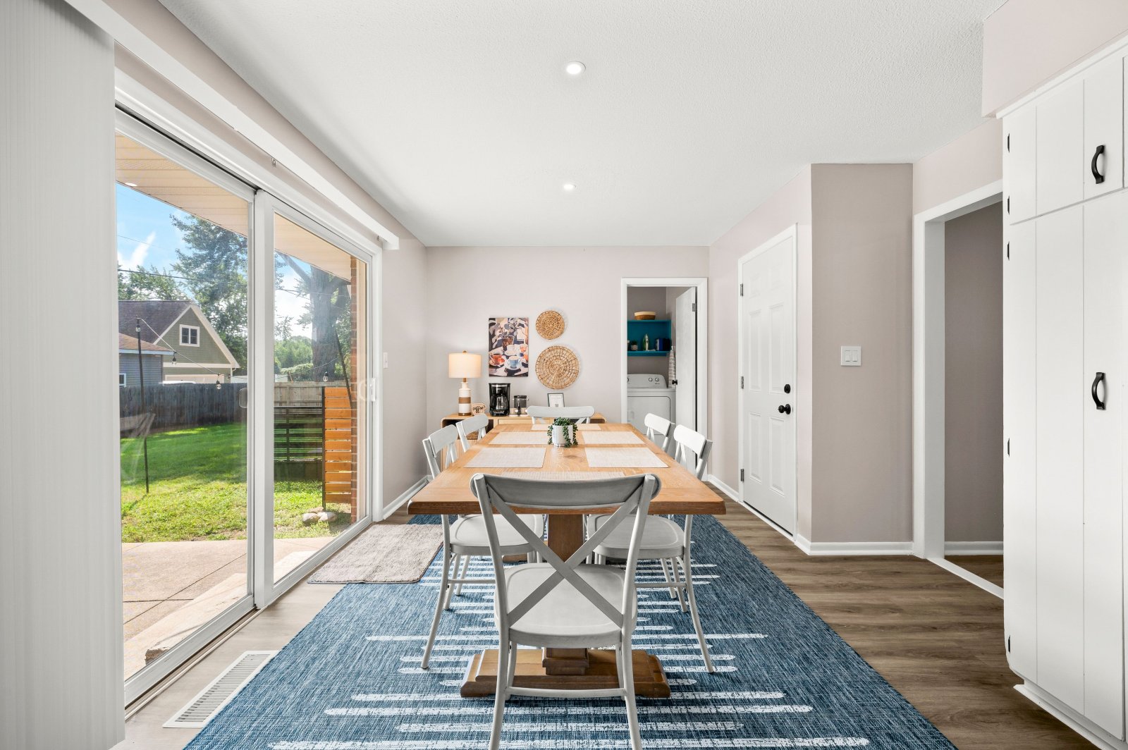 Eat-in kitchen