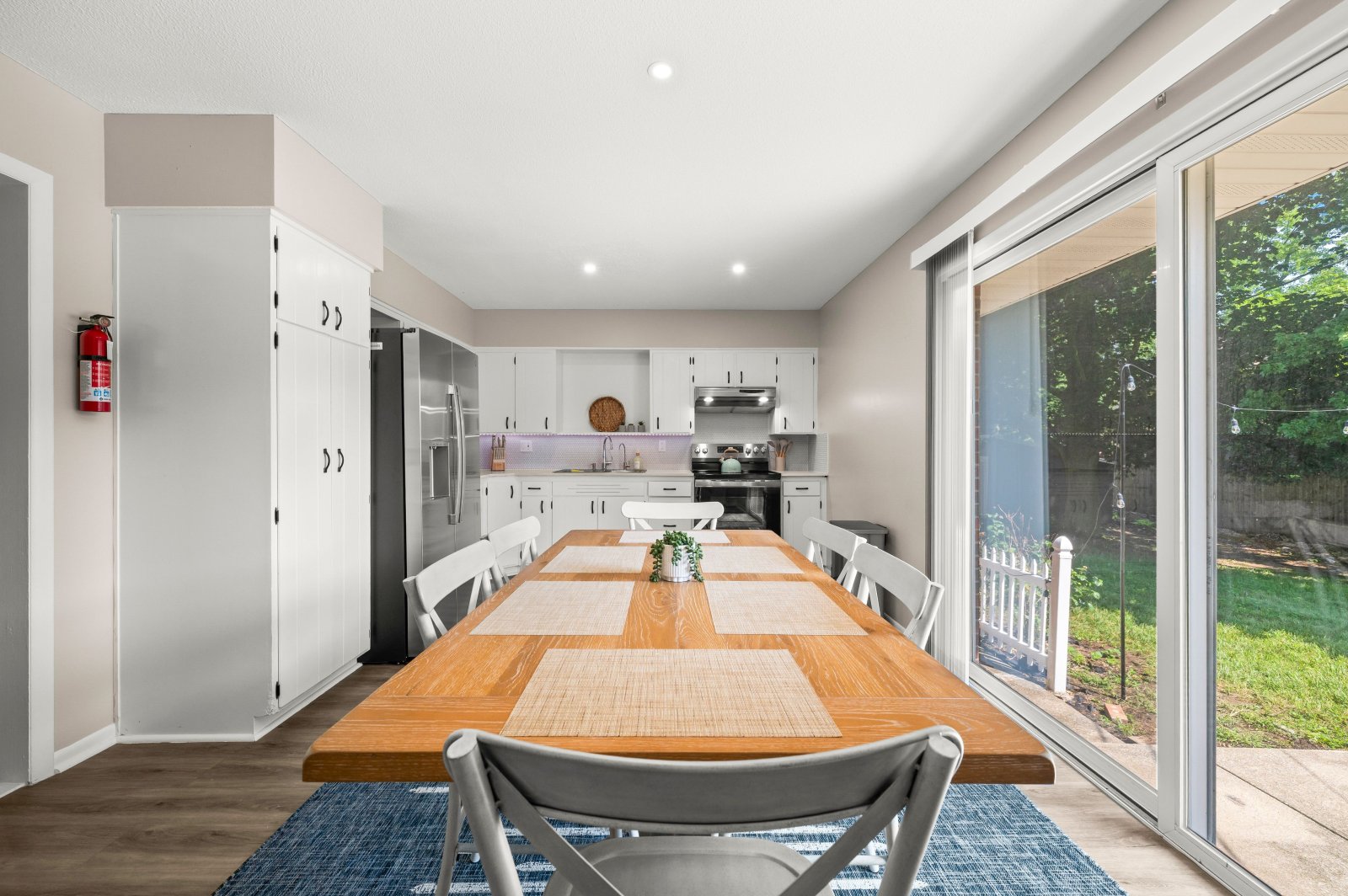 Eat-in kitchen