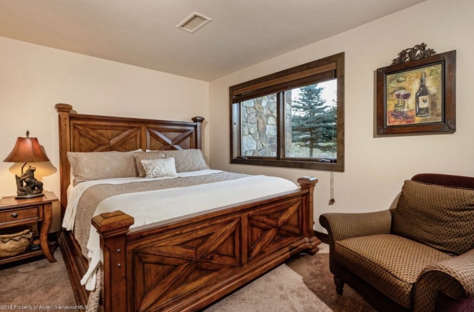 Luxury Furnished Private Suite in Aspen Glen - Near Hospitals