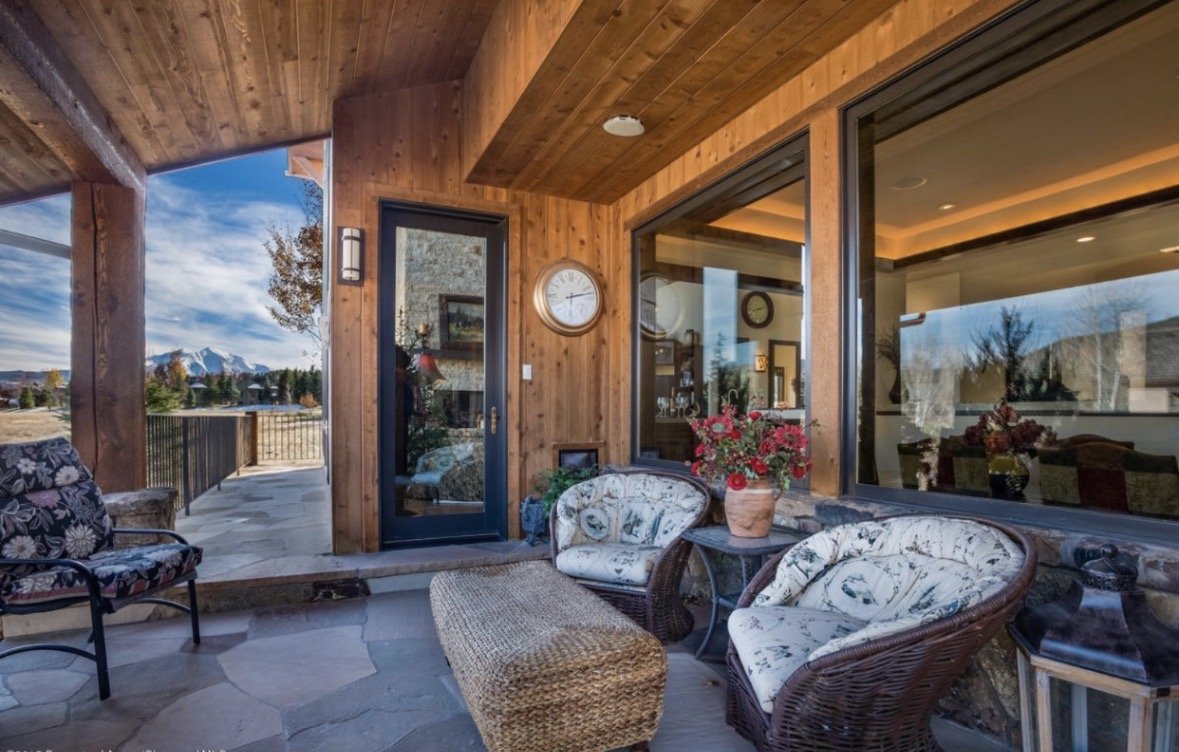 Luxury Furnished Private Suite in Aspen Glen - Near Hospitals