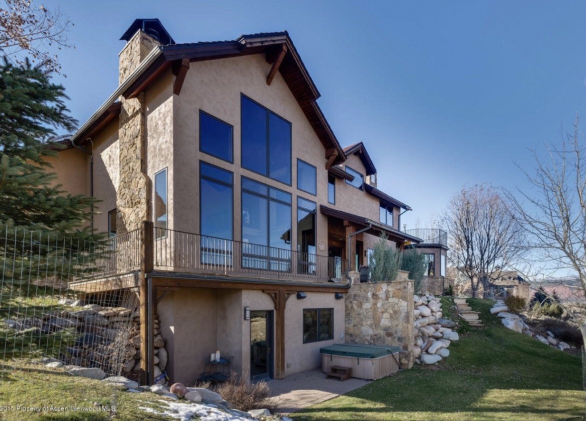 Luxury Furnished Private Suite in Aspen Glen - Near Hospitals