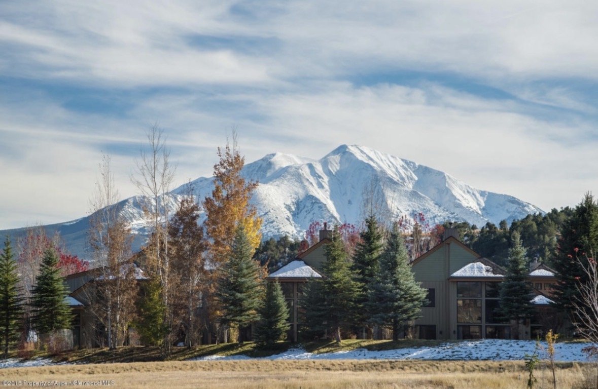 Luxury Furnished Private Suite in Aspen Glen - Near Hospitals