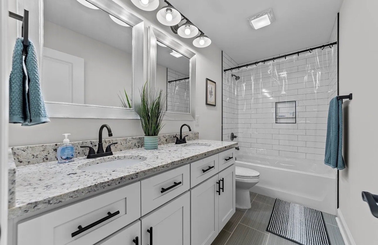Fully Furnished 2 Bedroom Townhome