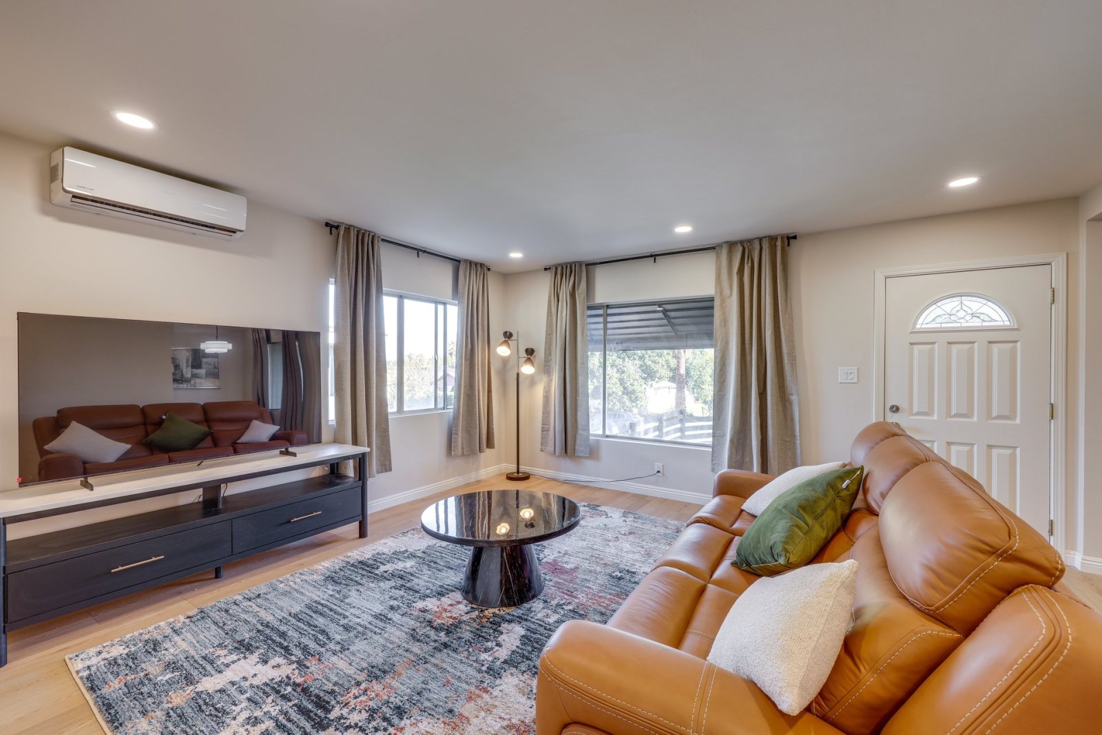 Walkable Home Base Near LLUMC & Campus!