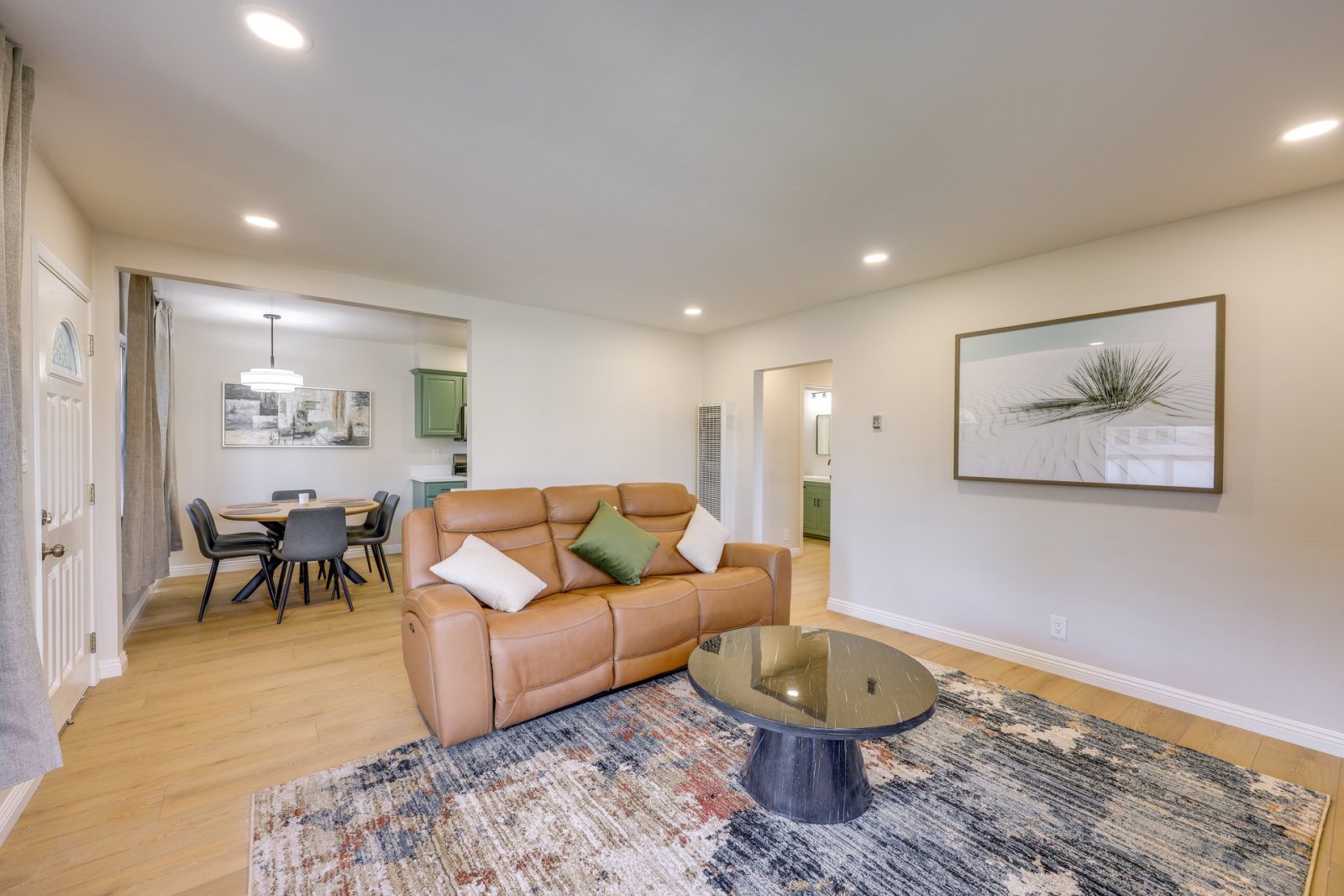 Walkable Home Base Near LLUMC & Campus!