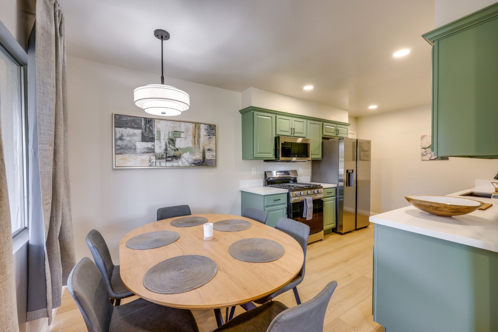 Walkable Home Base Near LLUMC & Campus!