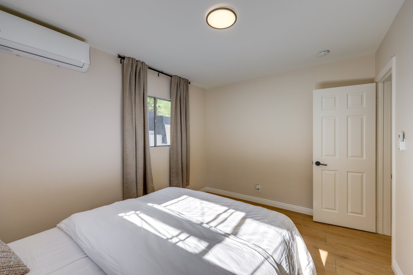 Walkable Home Base Near LLUMC & Campus!