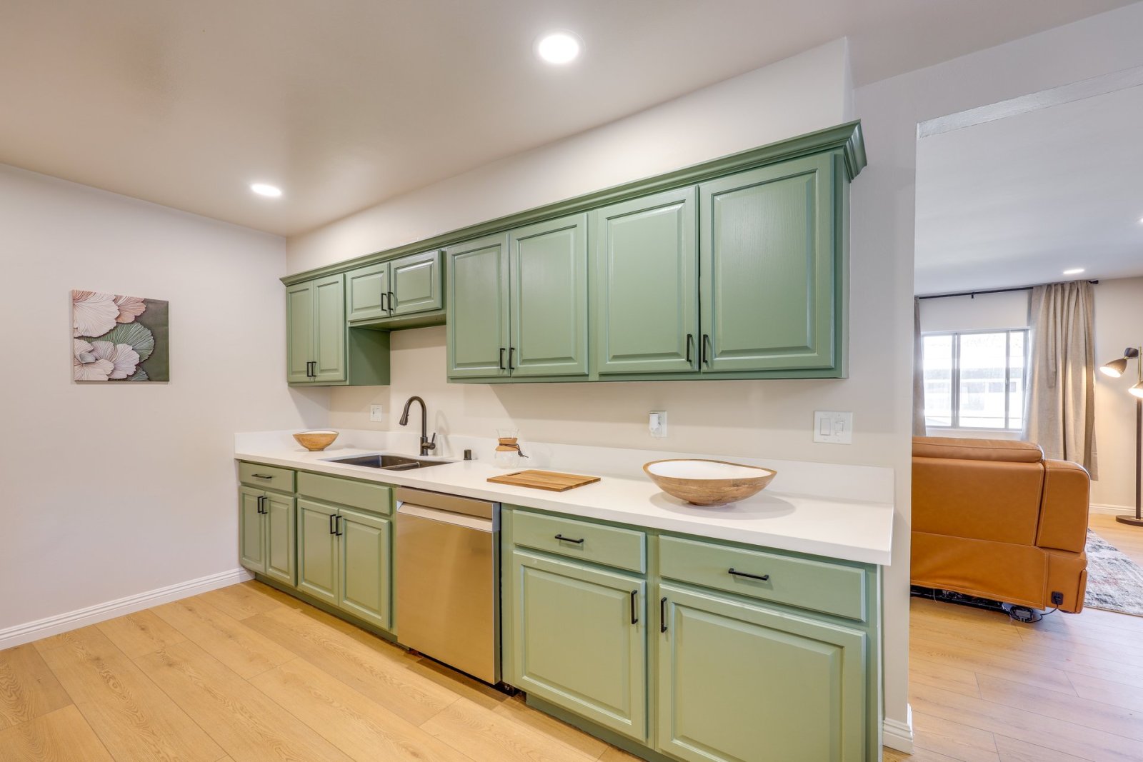 Walkable Home Base Near LLUMC & Campus!