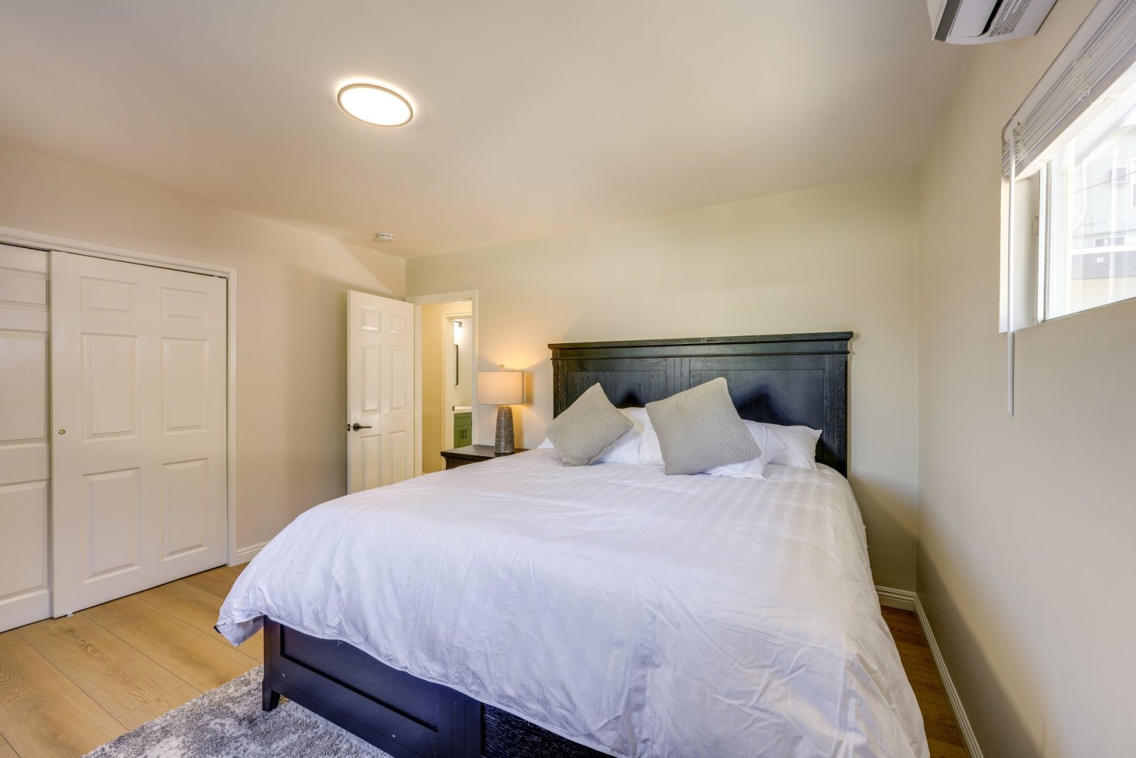 Walkable Home Base Near LLUMC & Campus!