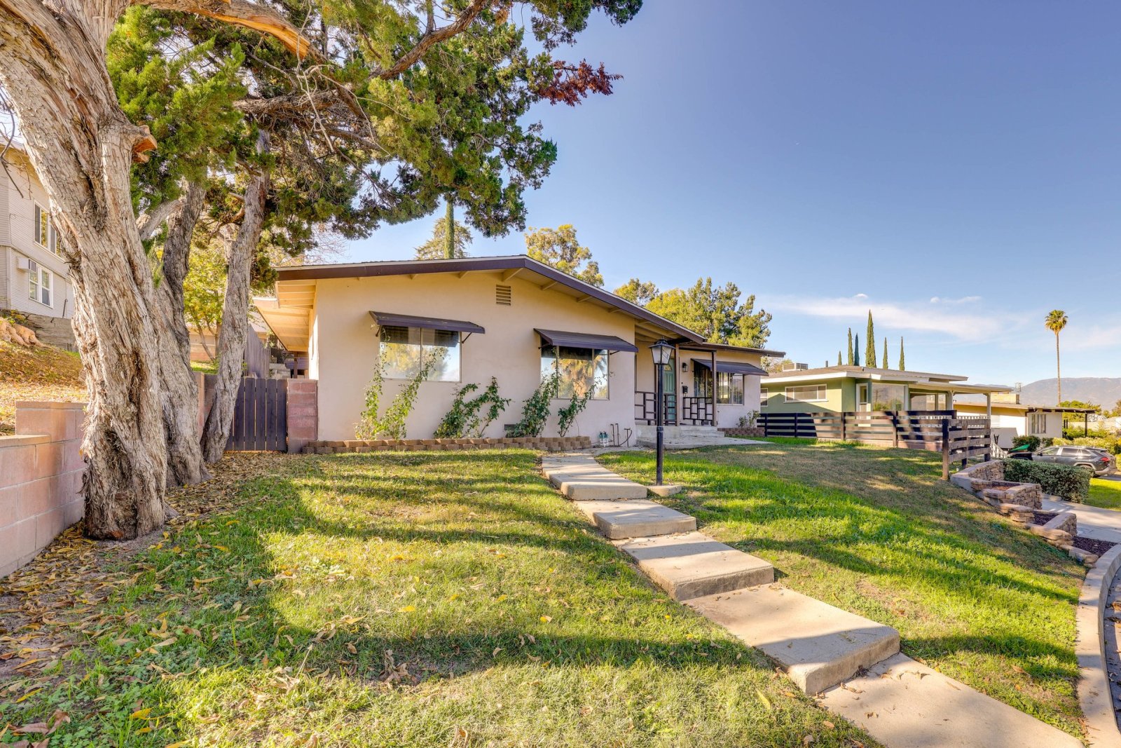 Walkable Home Base Near LLUMC & Campus!