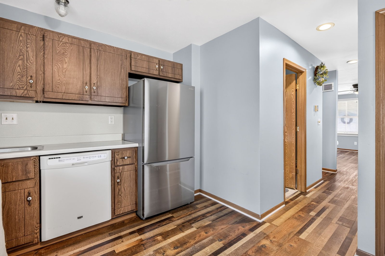 Charming Fully Furnished 1-bedroom