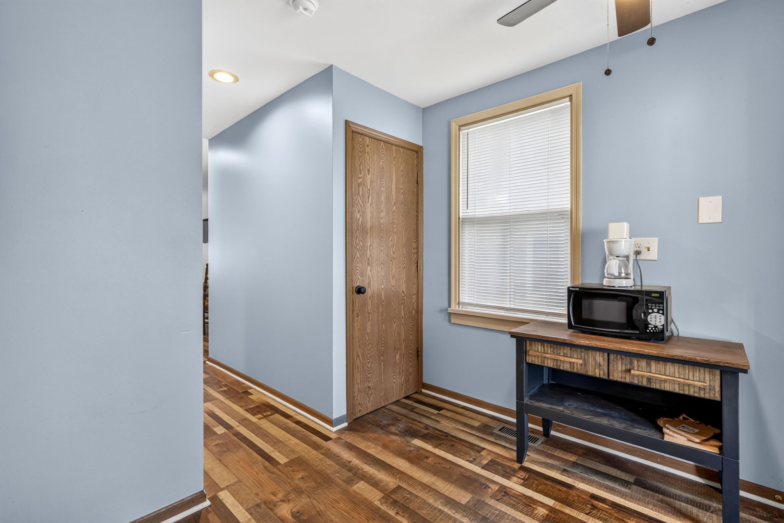 Charming Fully Furnished 1-bedroom