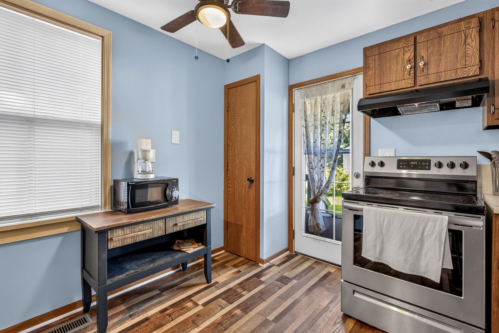 Charming Fully Furnished 1-bedroom