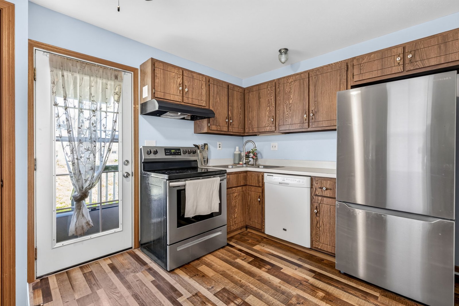 Charming Fully Furnished 1-bedroom
