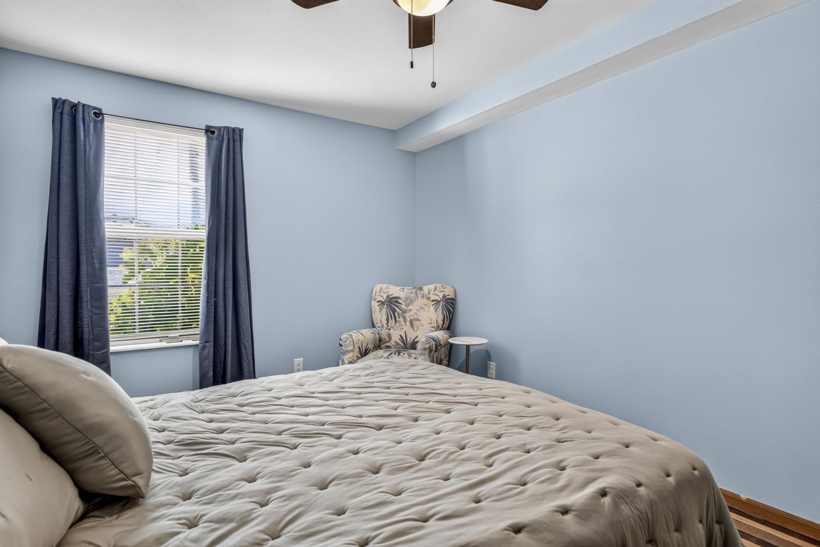 Charming Fully Furnished 1-bedroom