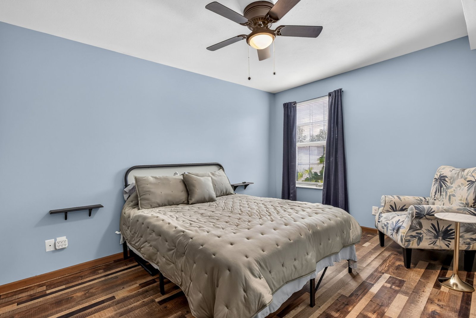 Charming Fully Furnished 1-bedroom