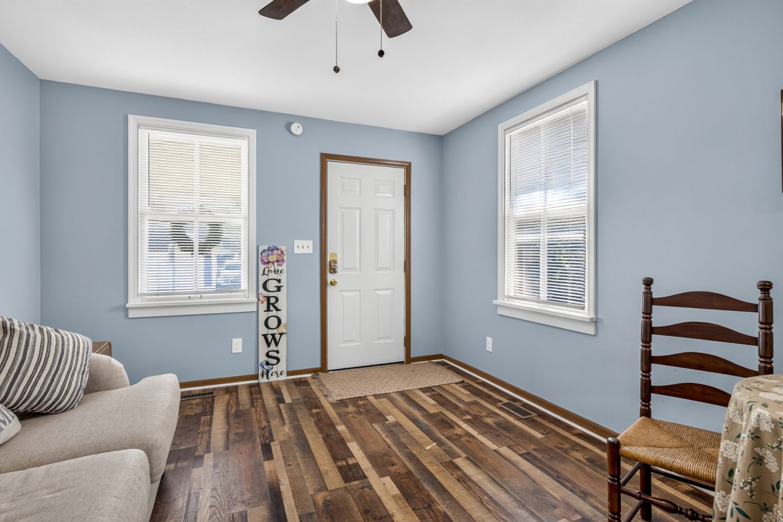 Charming Fully Furnished 1-bedroom
