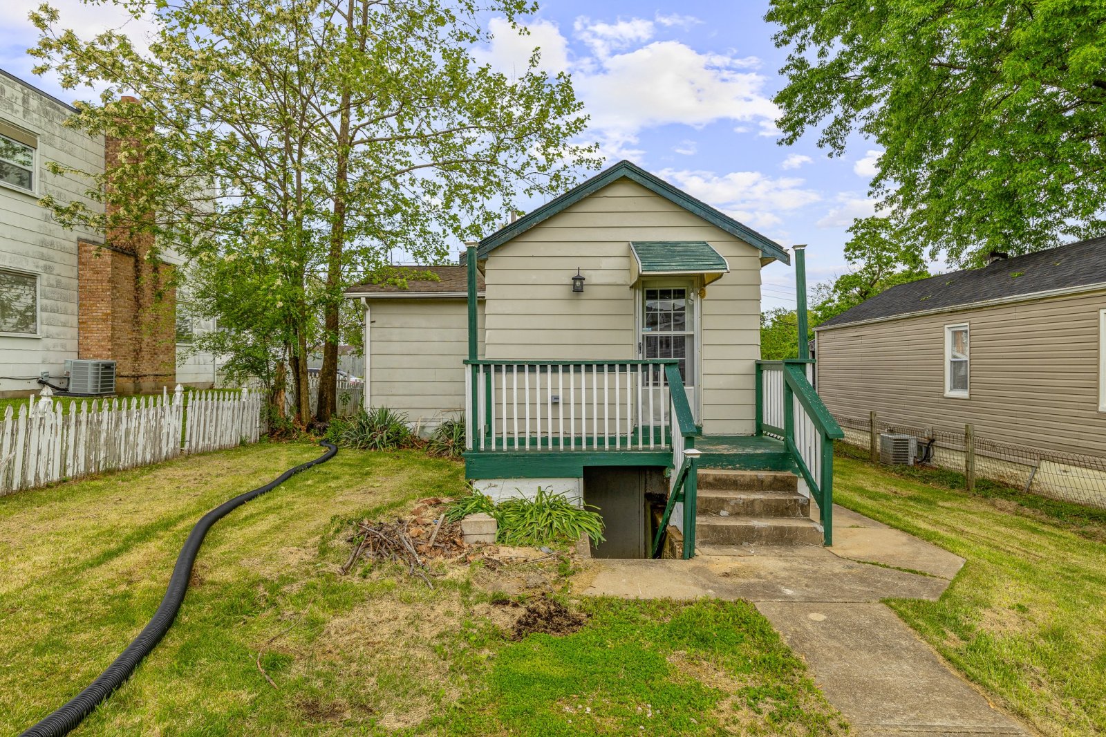 Charming Fully Furnished 1-bedroom