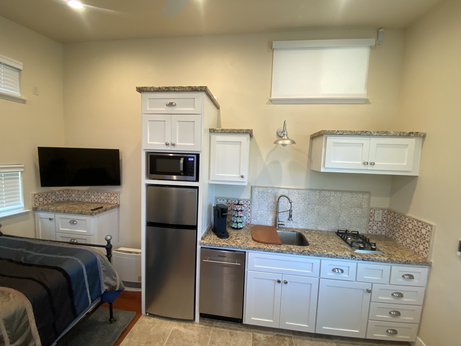 Fully furnished kitchenette