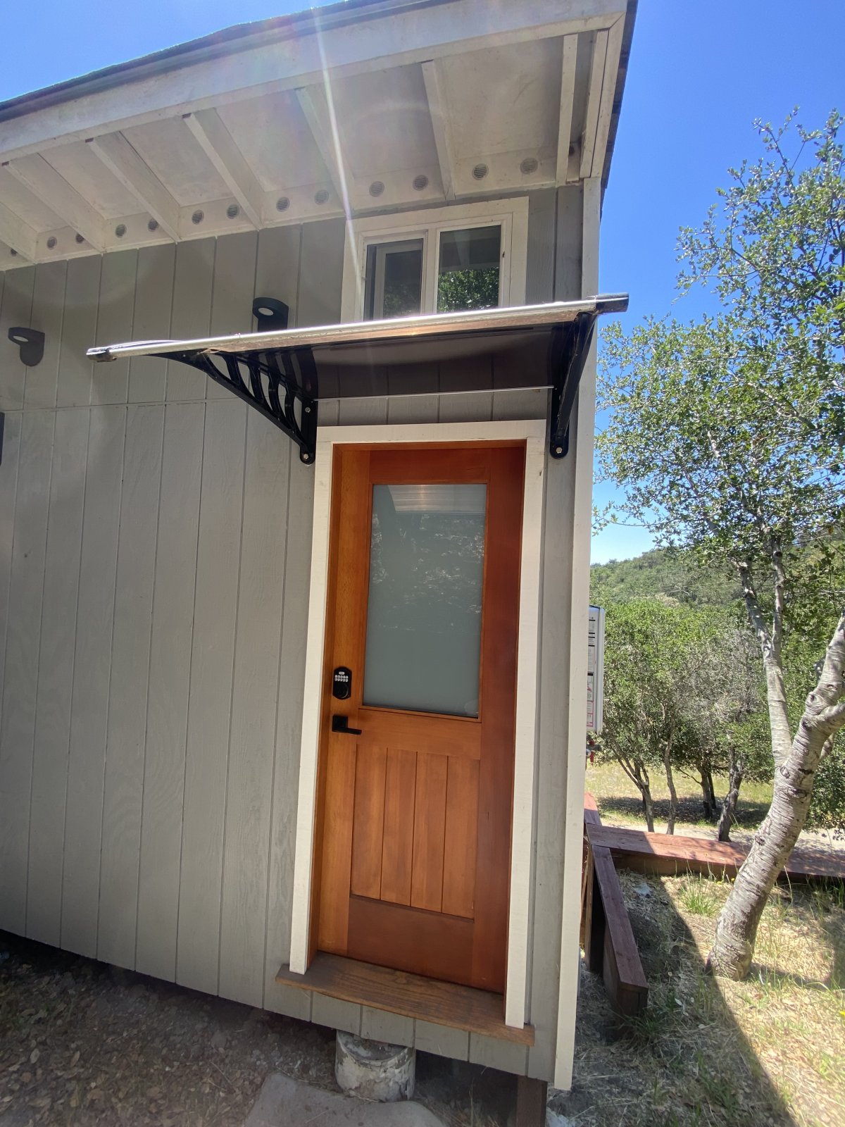 Private detached bath, 20' away